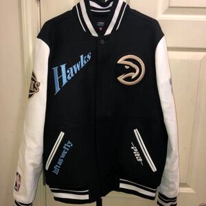 ATLANTA HAWKS JACKET SIZE M